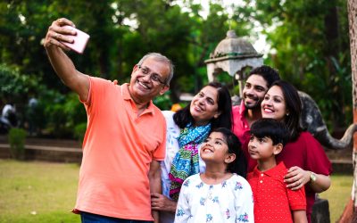 family-six-capturing-family-photograph